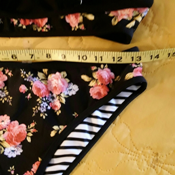 Cupshe Floral Swimsuit - Size Small - Picture 9 of 12
